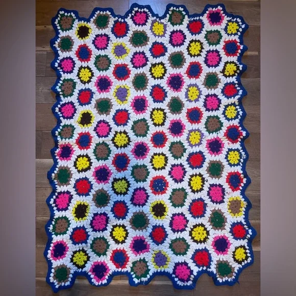 Vintage Granny Crocheted Throw 63 x 45 - Picture 3 of 4